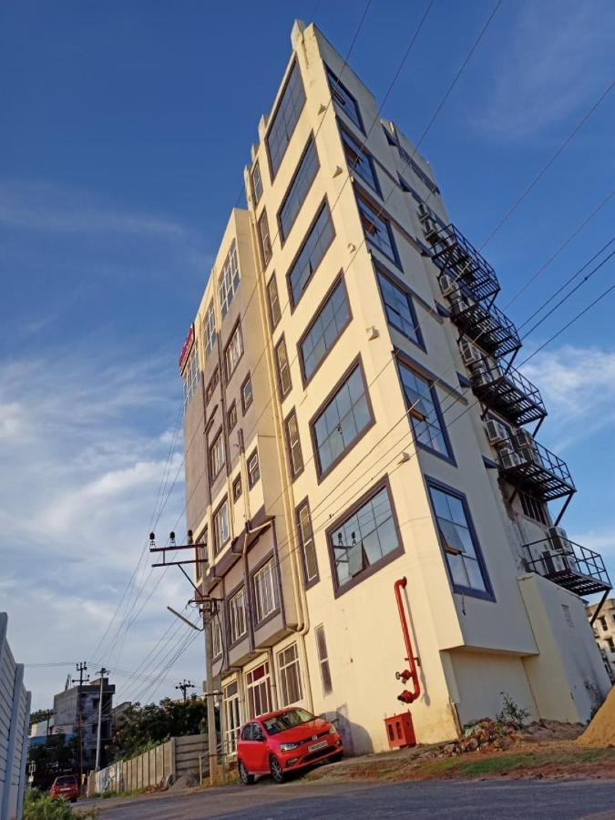 Meridian Castle Hotel Pondicherry Bagian luar foto