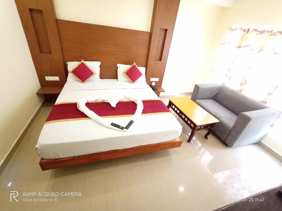 Meridian Castle Hotel Pondicherry Bagian luar foto